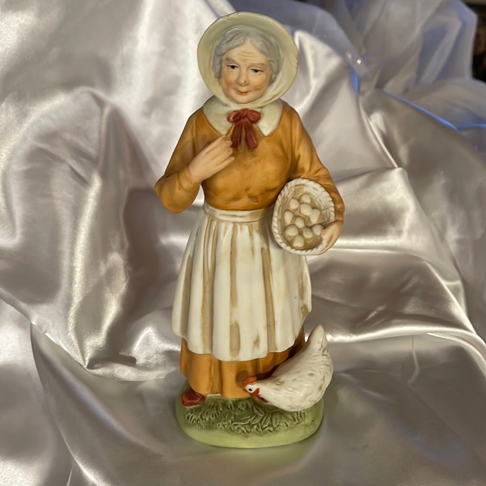 Homeco Farmer’s Wife w/chicken & eggs 1426